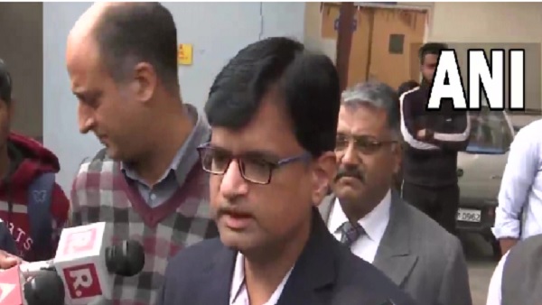 प्लास्टिक सर्जन की निगरानी में पंत