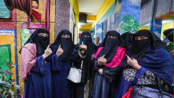 एमसीडी चुनाव में ओवैसी की पॉलिटिक्स फेल एमसीडी चुनाव में ओवैसी की पॉलिटिक्स फेल