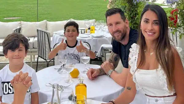 messi with family messi with family