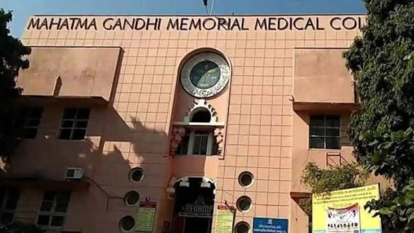 6 स्टूडेंट्स गिरफ्तार, 4 फरार