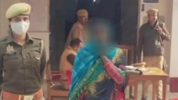 नाबालिग के बोर में आती नहाने-धोने