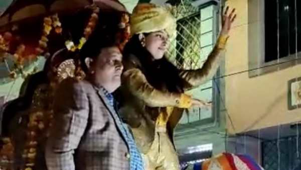 27 साल पुरानी भूल सुधारने के लिए निकाली घुड़चढ़ी