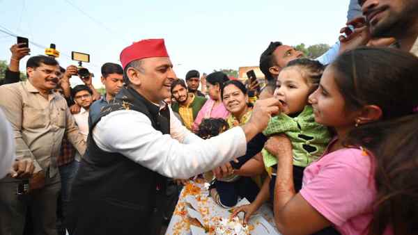बीजेपी-सपा ने प्रचार में झोंकी पूरी ताकत बीजेपी-सपा ने प्रचार में झोंकी पूरी ताकत