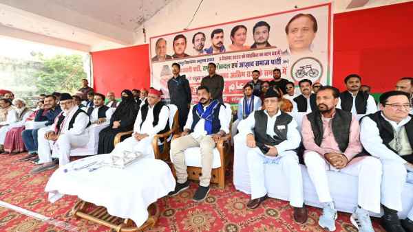 27 महीने बाद जेल से बाहर आए हैं आजम 27 महीने बाद जेल से बाहर आए हैं आजम