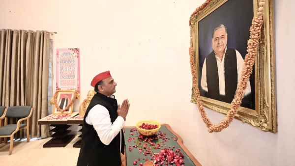 मुलायम सिंह यादव के गढ़ में कमल खिलाने में नाकाम 