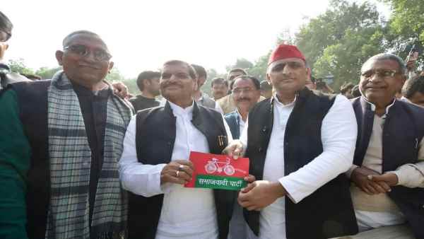 सपा की सफलता के लिए परिवार की एकजुटता जरूरी