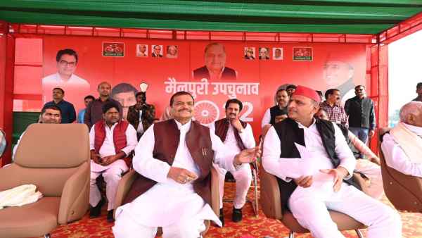 मैनपुरी उपचुनाव ने चाचा-भतीजे में कम की दूरियां 