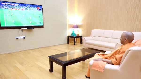 अपराधियों के खिलाफ बनी बुल्डोजर बाबा की इमेज 