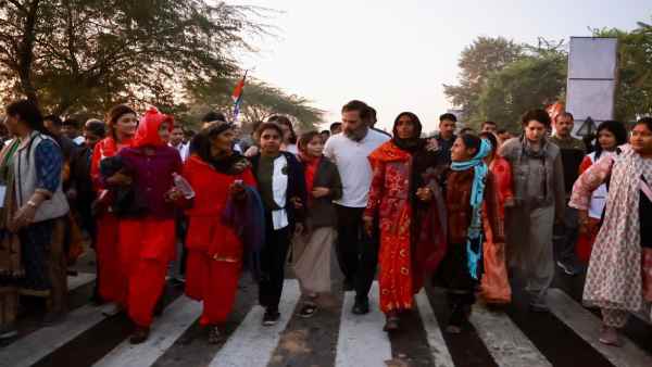 महिलाओं को आरक्षण से लेकर किसानों की कर्जमाफी का वादा 