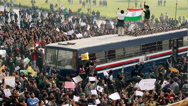 निर्भया कांड के खिलाफ पूरा देश उबल पड़ा