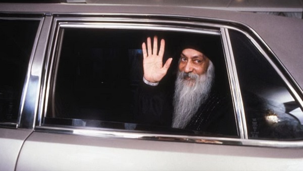 ओशो की समाधि पर ​अंकित है, 'न जन्मे न मरे... इस गृह पृथ्वी का दौरा किया!