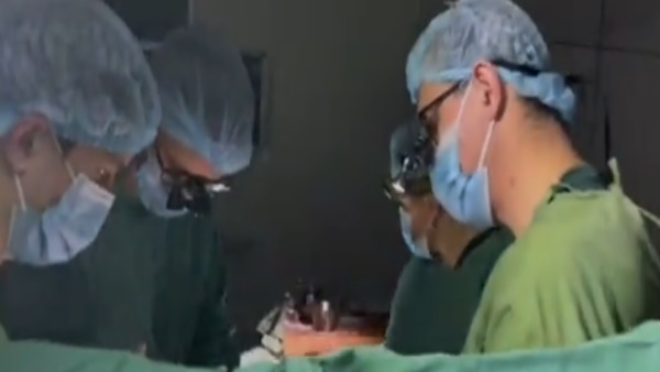 14 वर्ष के लड़के का कर रहे थे तभी पॉवर कट हो गया था 