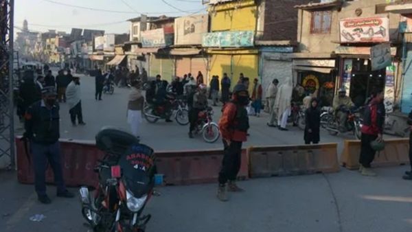 आतंकियों ने पूरे सेंटर पर किया कब्जा
