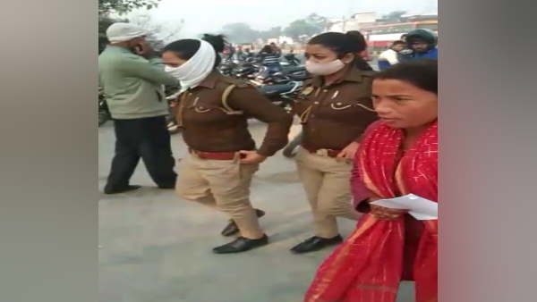 Kushinagar Police vehicle dropped student exam center social media viral video desh badal rha hai Kushinagar Police vehicle dropped student exam center social media viral video desh badal rha hai