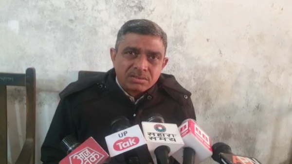 Aligarh Does not pay for makeup divorce strange case dispute between husband and wife up news 