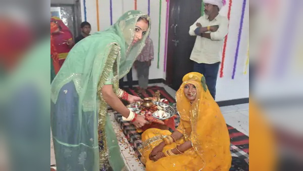 300 लोगों का भोजन बनावाया गया