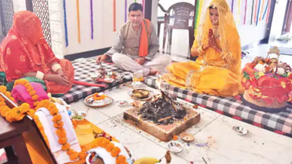 नरसिंहपुरा के मंदिर में ठाकुरजी के साथ विवाह 