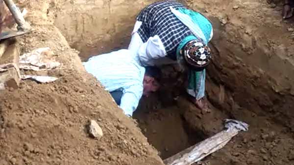 एक महीने पूर्व पिता की हुई थी मौत एक महीने पूर्व पिता की हुई थी मौत