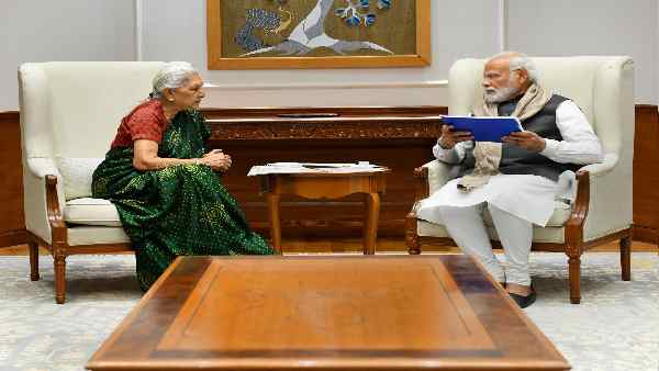 आनंदीबेन पटेल बनीं एकमात्र महिला सीएम