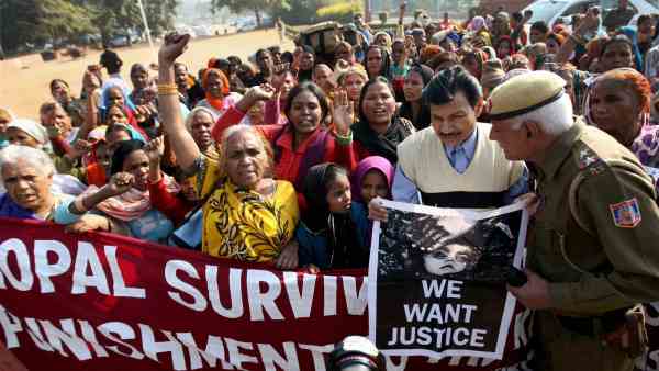 भोपाल त्रासदी पर सरकार की प्रतिक्रिया भोपाल त्रासदी पर सरकार की प्रतिक्रिया