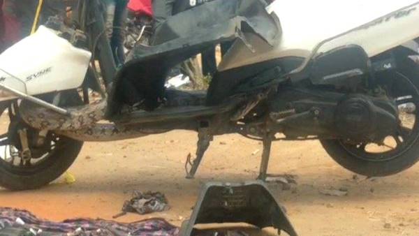 गाड़ी के खोलने पड़े पार्ट्स, फिर भी छिपा रहा अजगर