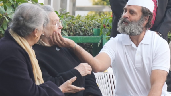 Rahul Gandhi joyful moment with his mother Sonia Gandhi during the partys Foundation Day Rahul Gandhi joyful moment with his mother Sonia Gandhi during the partys Foundation Day