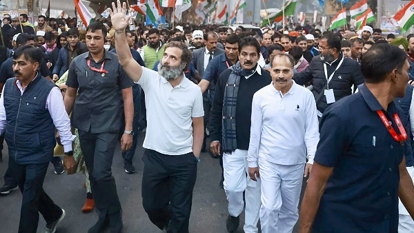 कांग्रेस कॉन्फिडेंस में नजर आ रही