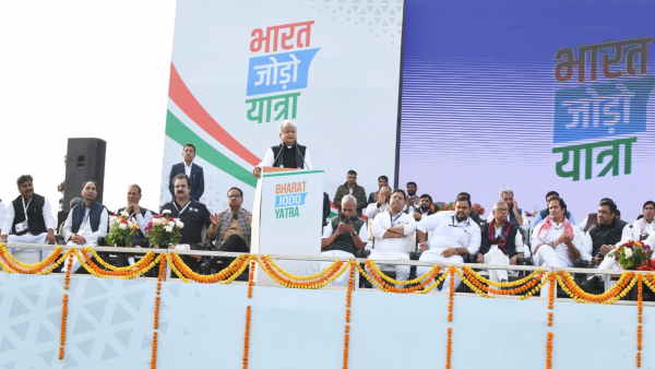 शायराना अंदाज में बीजेपी पर तंज
