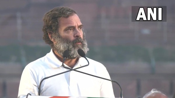 लाल किले से मोदी सरकार पर बरसे राहुल गांधी