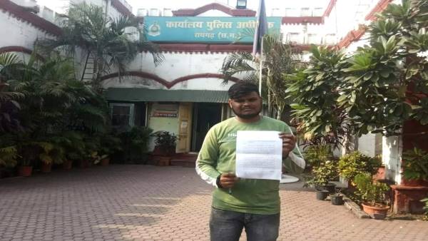 आधार कार्ड सुधरवाने के नाम पर हो गया शिकार