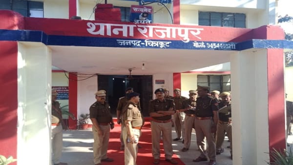 पुलिस ने लगाया पास्को एक्ट