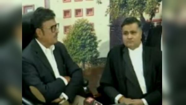 राठौड़ खुद ही कर रहे पैरवी