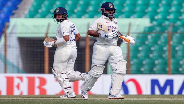 ऋषभ पन्त अजीब तरह से हुए आउट ऋषभ पन्त अजीब तरह से हुए आउट