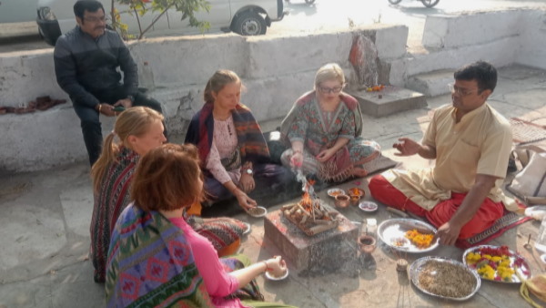 रूस से घूमने आई थी तान्या रूस से घूमने आई थी तान्या