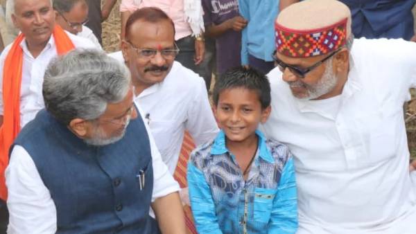 घर पर सिर्फ पहुंचा पानी का कनेक्शन 