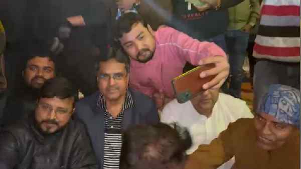 tripura-cm-manik-saha-breaks-all-protocols-to-watch-fifa-world-cup-final-with-people