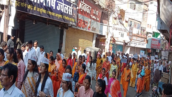 जैन समाज ने मौन जुलूस निकाला 