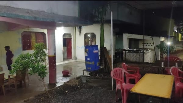 ढाबा में बनाया बंधक