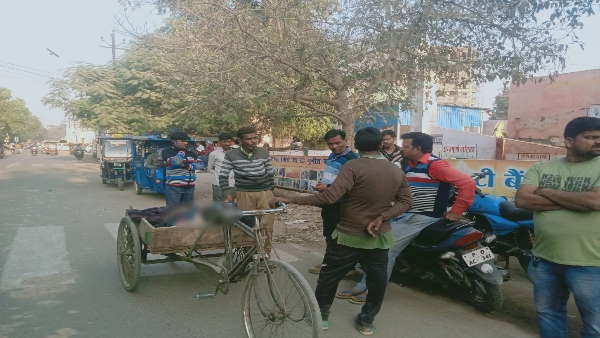 uttar pradesh hardoi news district hospital video viral dead body on cart government 