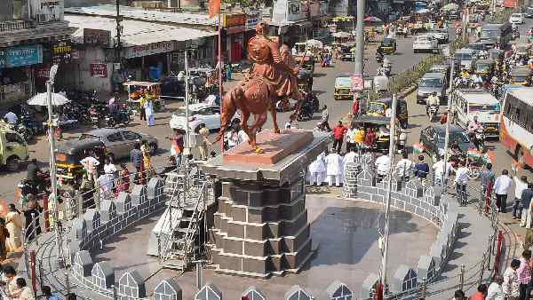  शिवाजी महाराज पर अलग राज्य, अलग राजनीति ?