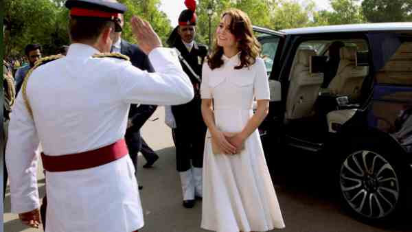 काले पहनावे के साथ यात्रा करना क्यों जरूरी