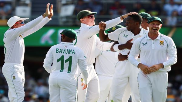 दक्षिण अफ़्रीकी टीम नीचे खिसकी