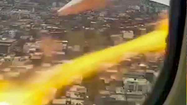 स्पाइसजेट यात्रियों की सुरक्षा से 'खिलवाड़' कर रही है क्या ?