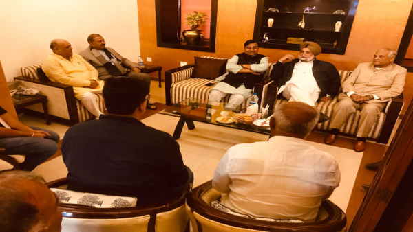 हाथ से हाथ जोड़ो अभियान पर भी चर्चा