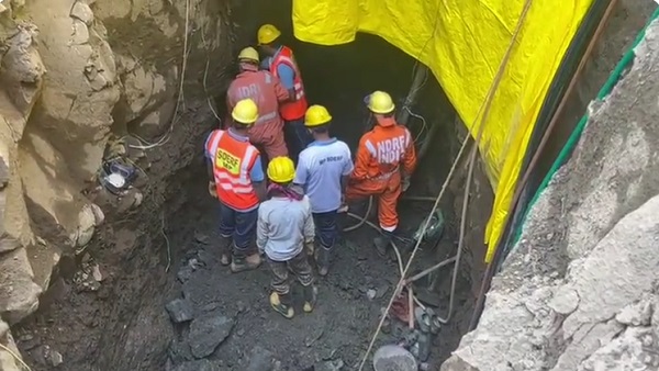 6 दिसंबर की शाम खेलते समय बोरवेल में गिर गया था तन्मय