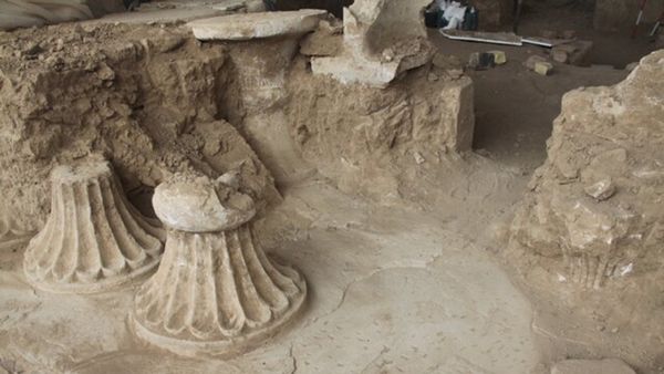 अग्नि मंदिर के अवशेषों का पता चला