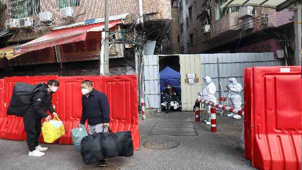 जिनपिंग की सख्त नीति के चलते खुदकुशी की भी रिपोर्ट