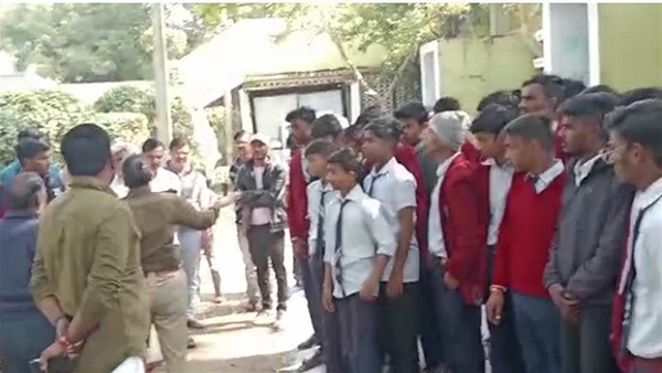 कुंडेश्वर नवोदय में जूनियर की रैगिंग