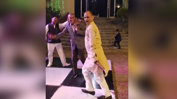 तेजी से वायरल हो रहा अंकल का डांस video