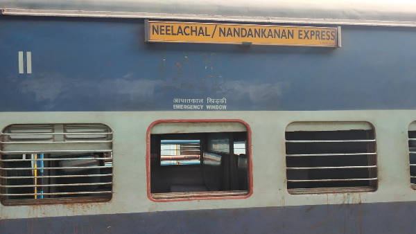 बाई तरफ से दाहिने साइड से होकर निकल गई रोड